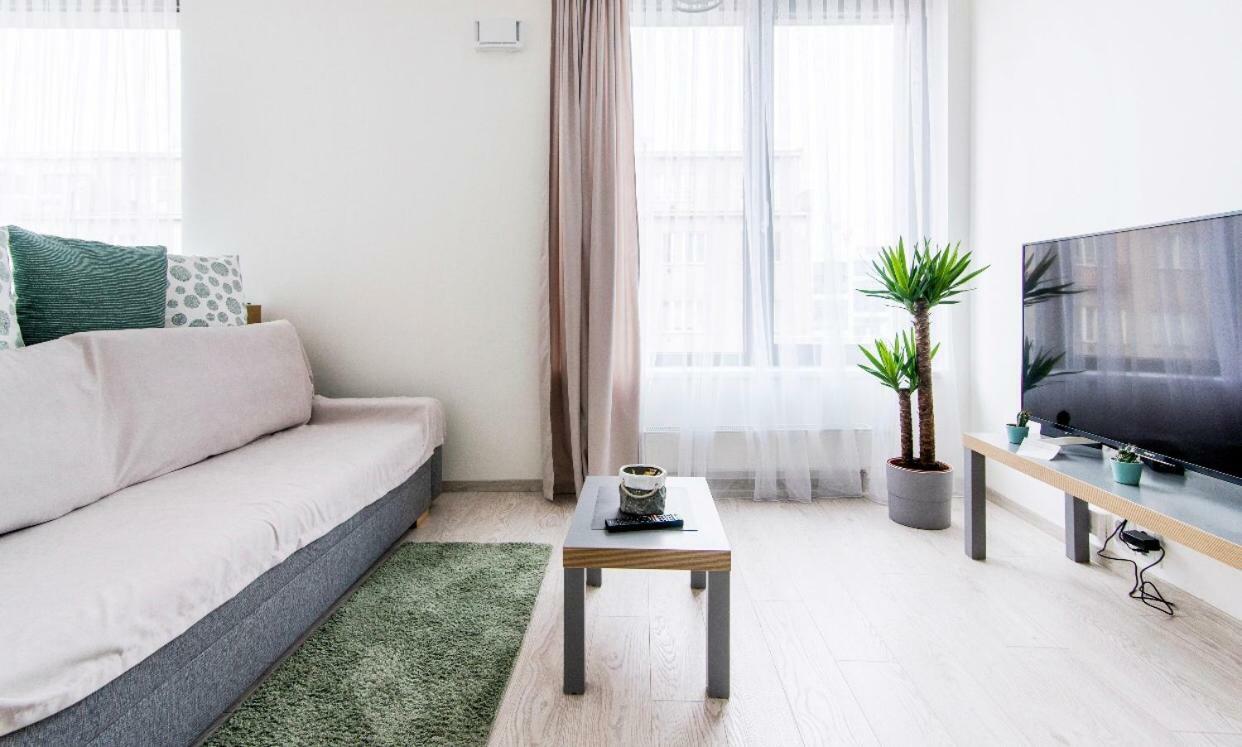 Free Parking In Garage Karolina Plazza, New Cosy Studio With All You Need Prága Kültér fotó